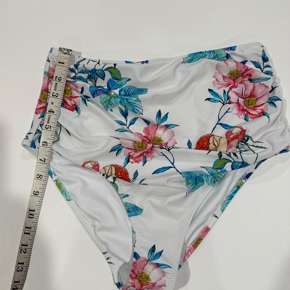 Bikini Bottom High Rise - Do no have size tag - (Can be Size L for measurements) - Picture 9 of 9